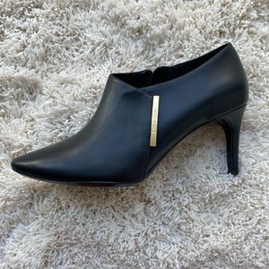 Calvin Klein Womens Jeanna Booties